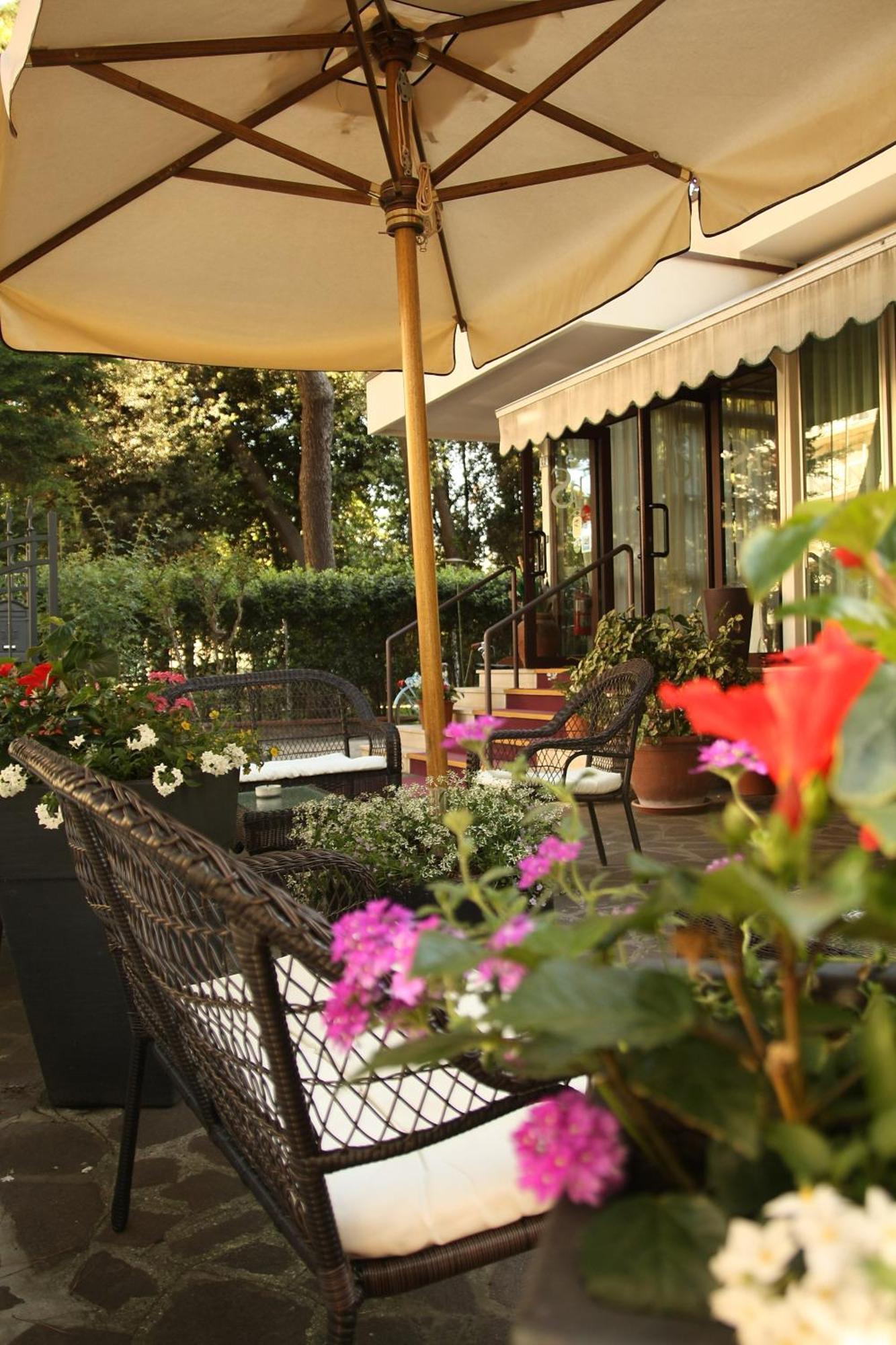 Hotel Santiago Milano Marittima Exterior foto